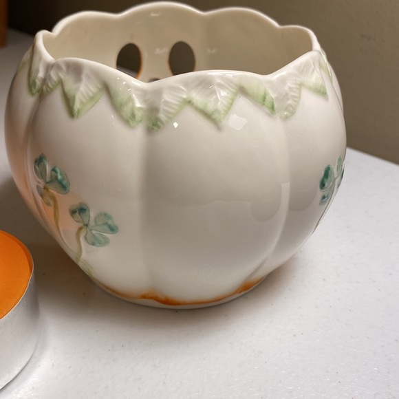 Belleek Ireland Shamrock Jack 0 Lantern Votive Candle Holder - Picture 3 of 8